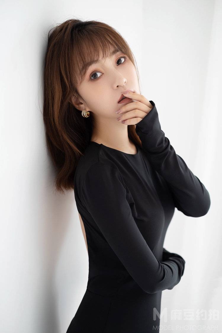 黑白模特