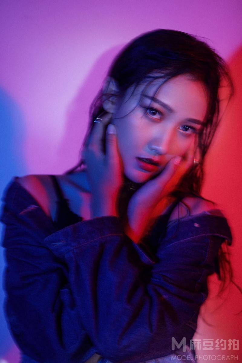 情绪模特