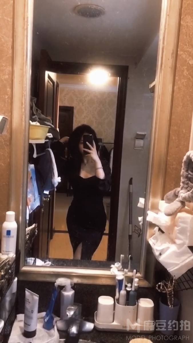 黑白模特