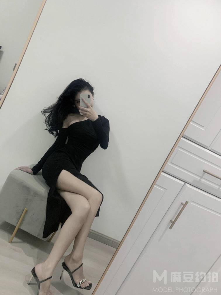 黑白模特