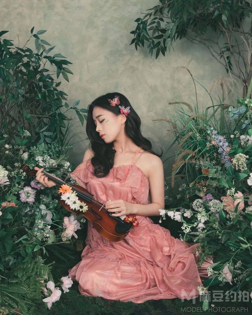情绪模特