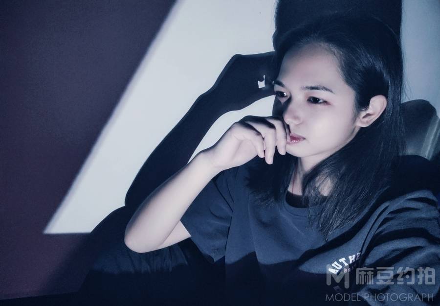 情绪模特