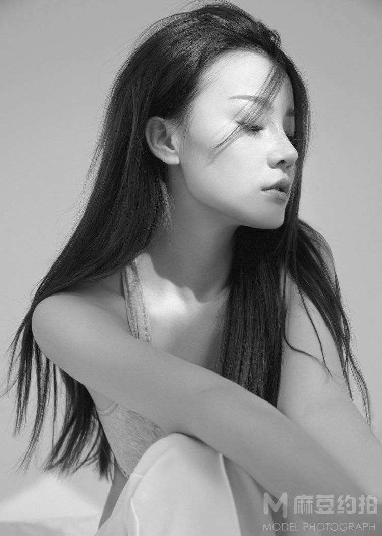 黑白模特