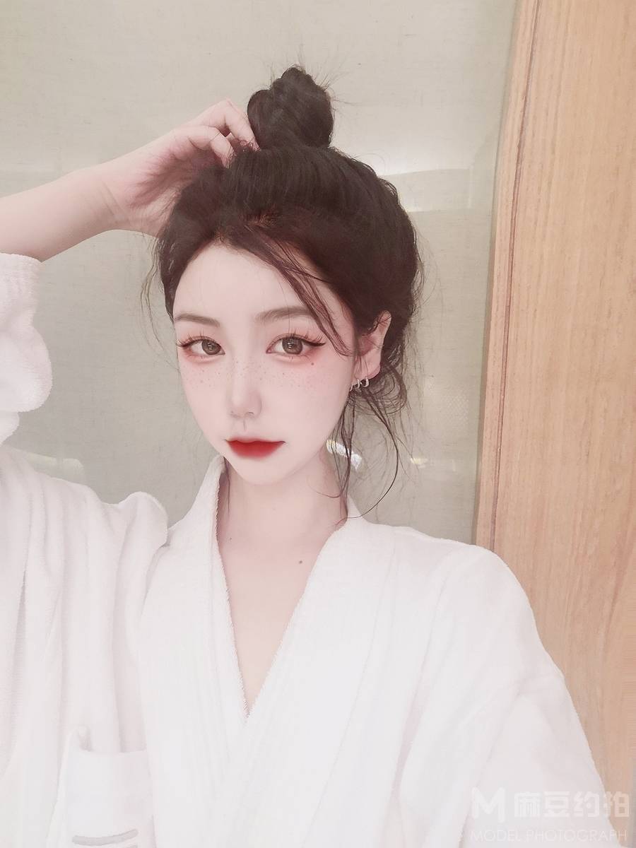 妆容模特
