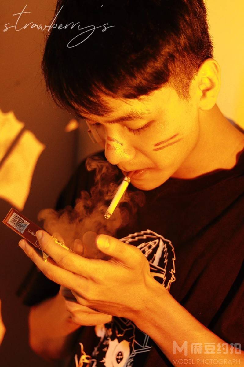 情绪模特