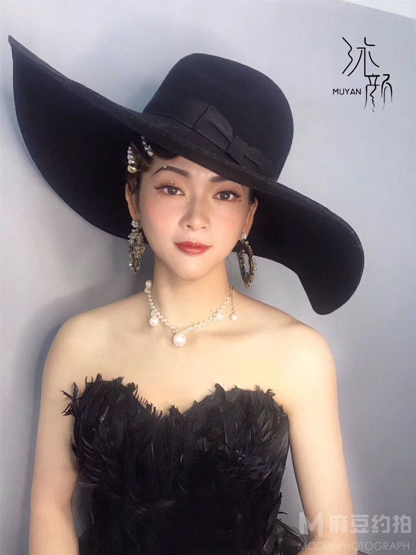 妆容模特