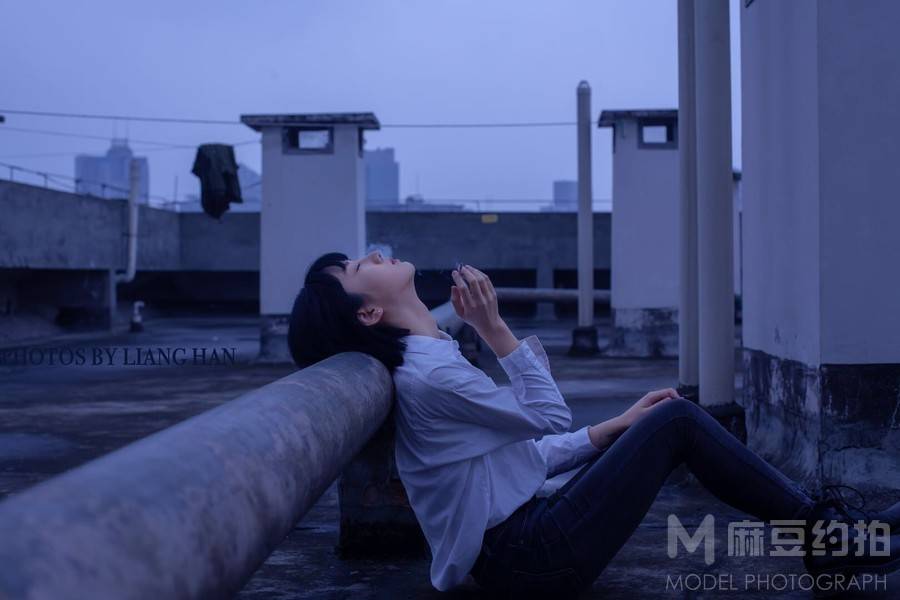 情绪模特