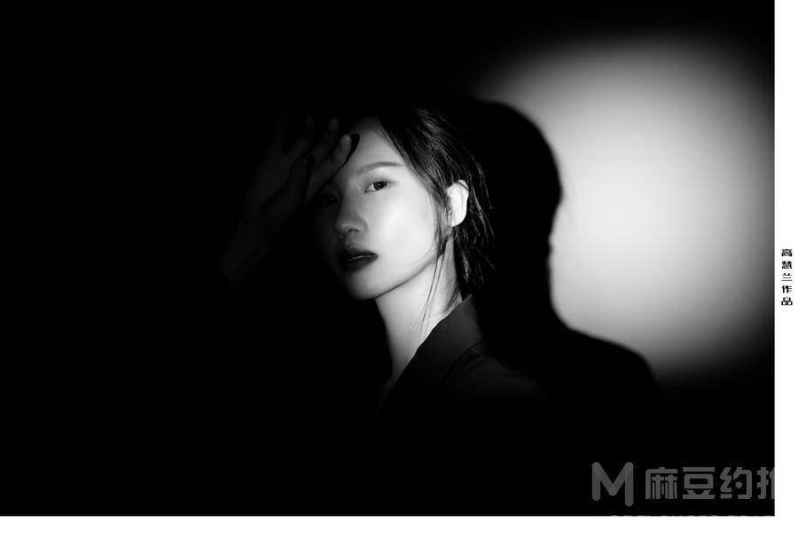 黑白模特