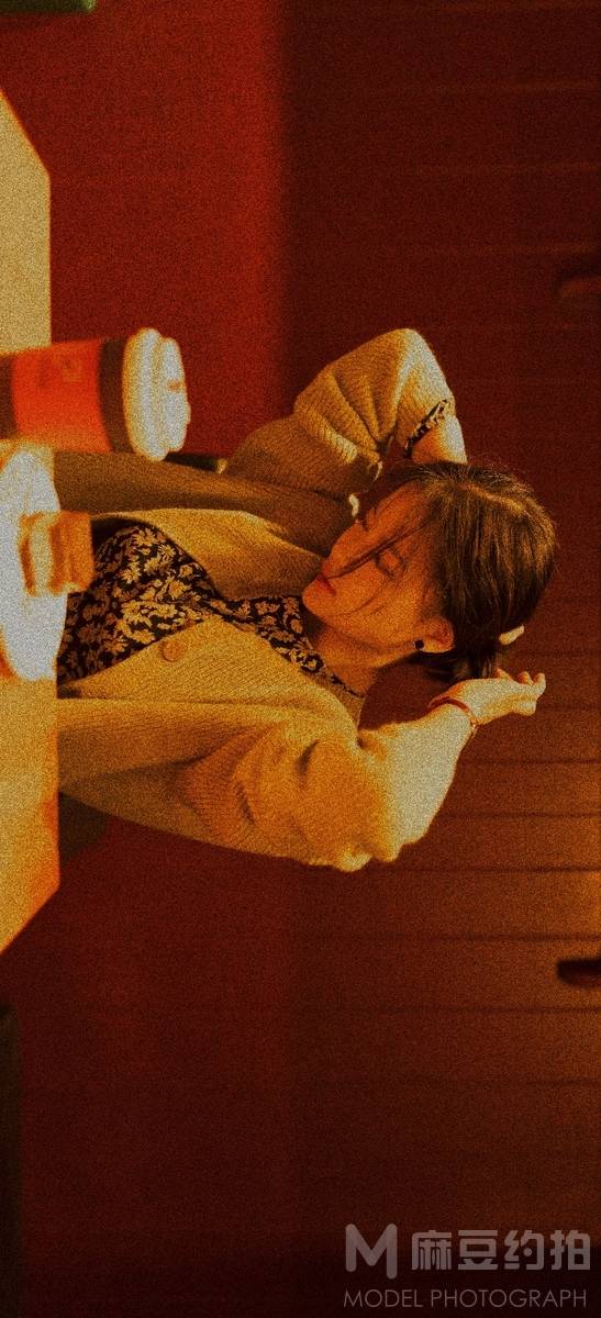 情绪模特