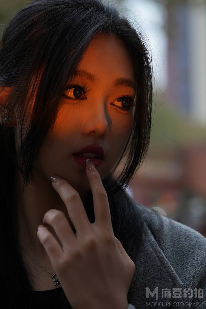 情绪模特