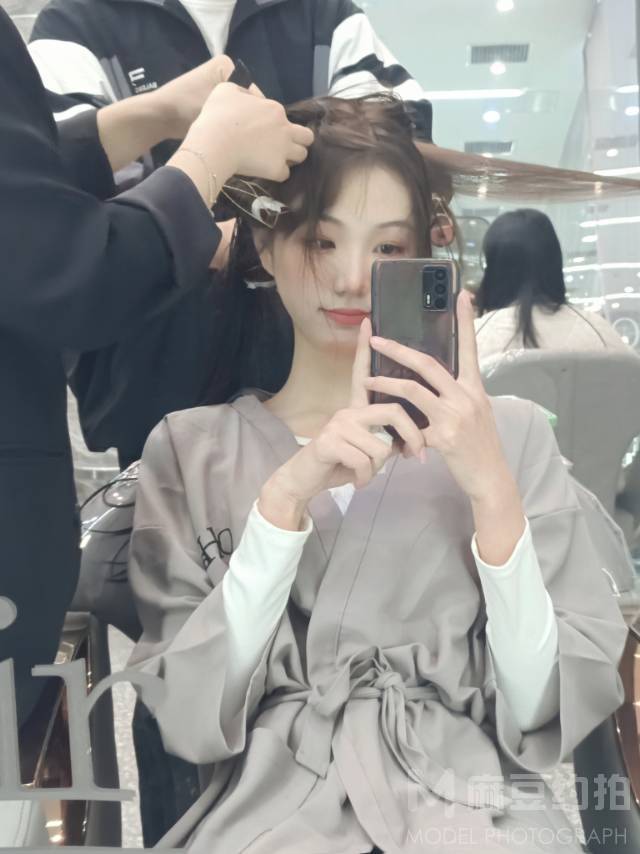 情绪模特