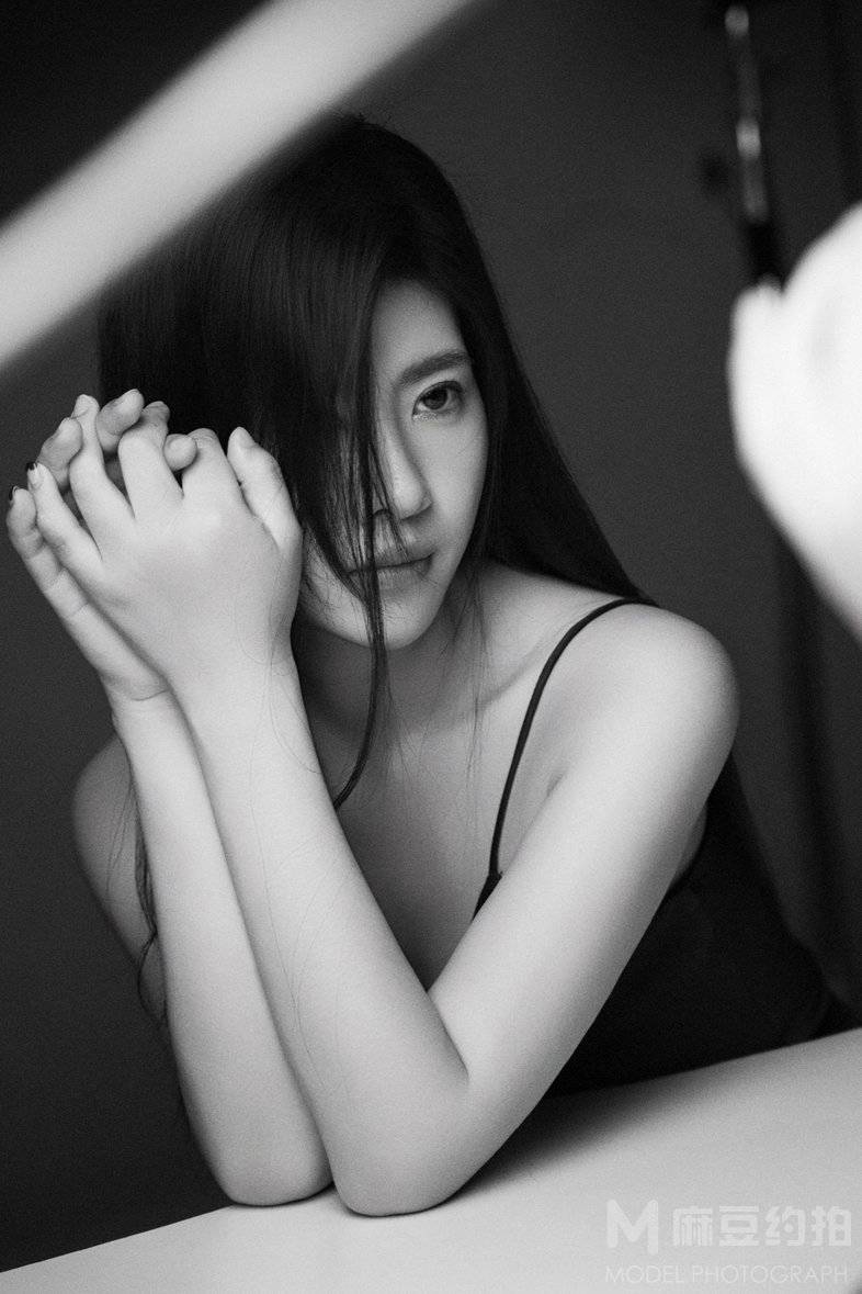 黑白模特