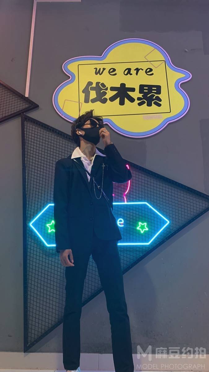 情绪模特