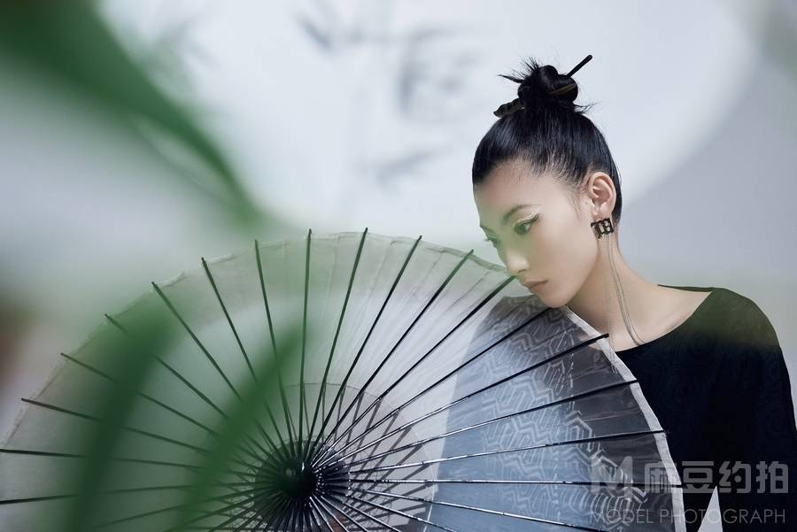 黑白模特