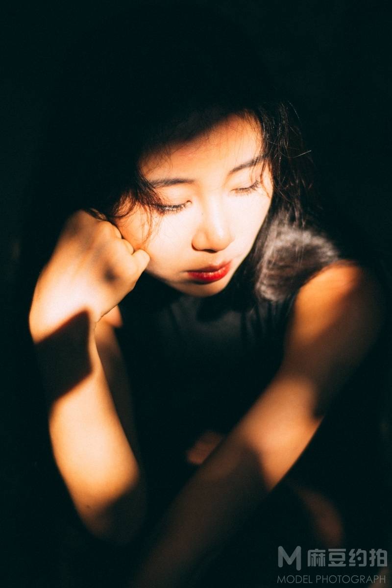 情绪模特