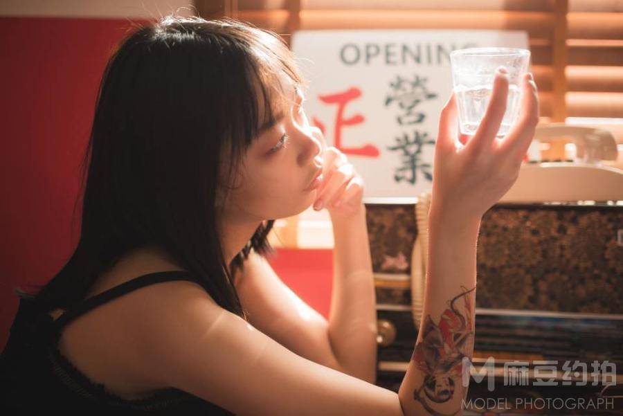 情绪模特