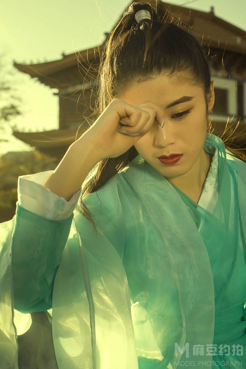 情绪模特