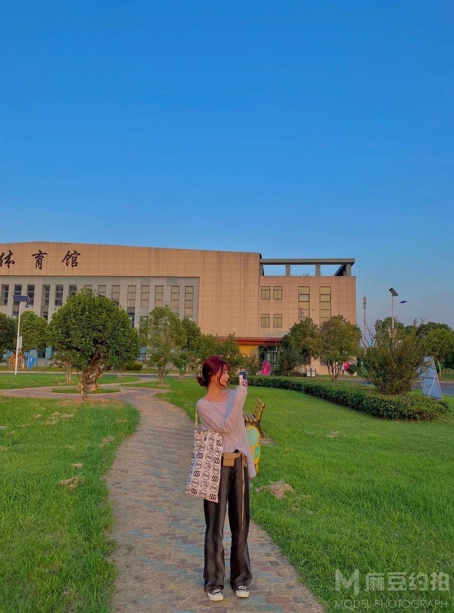 校园模特
