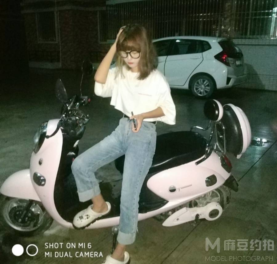 黑白模特
