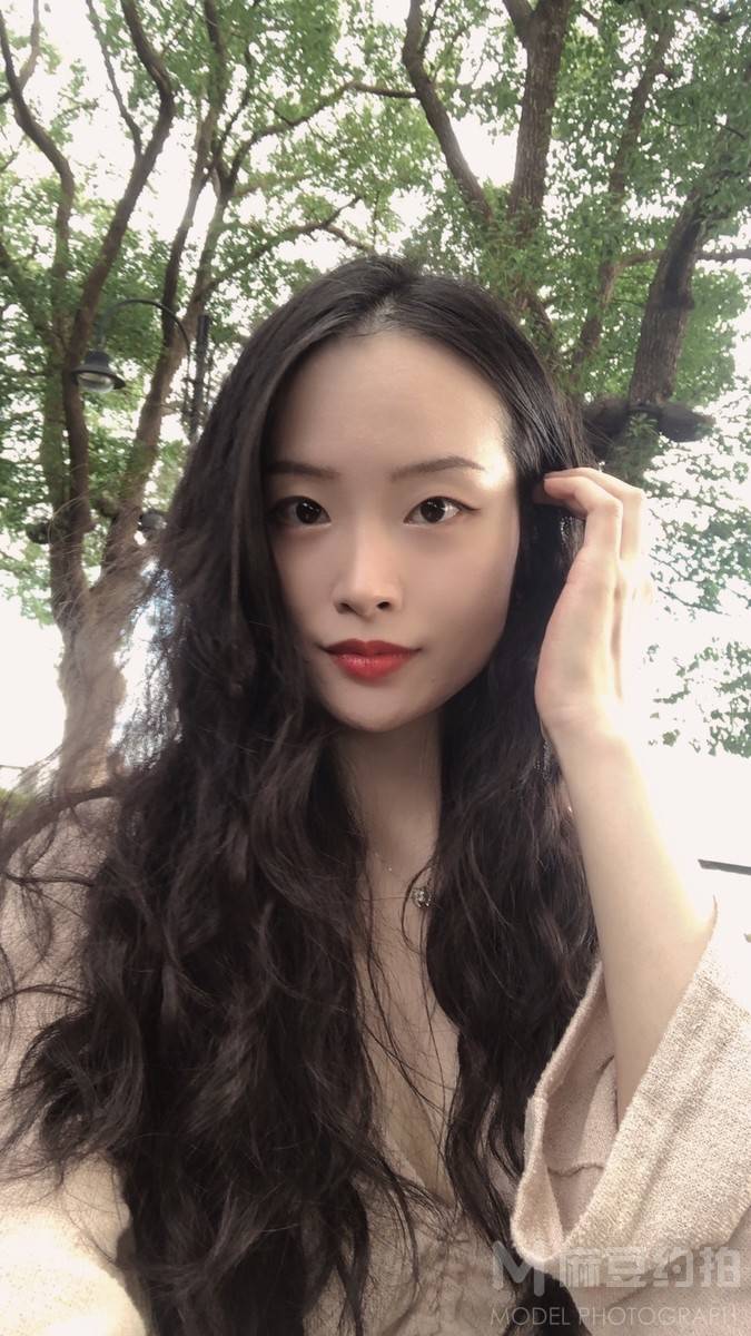 黑白模特