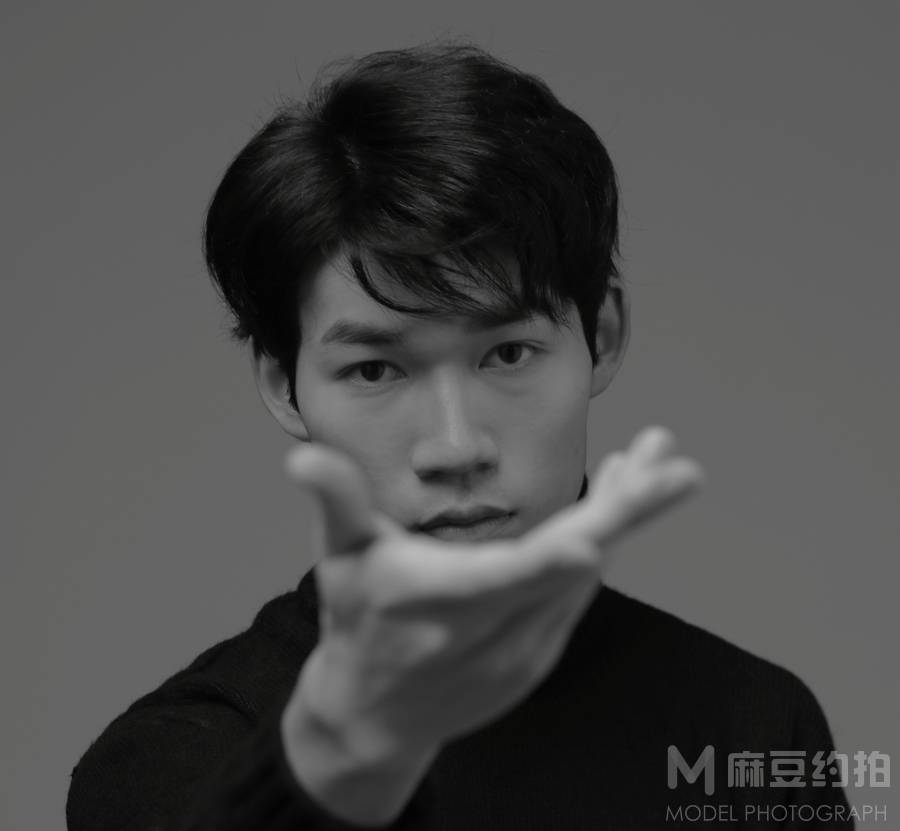黑白模特