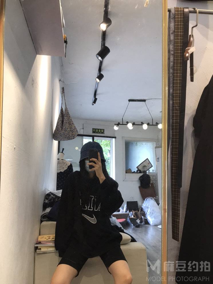 黑白模特