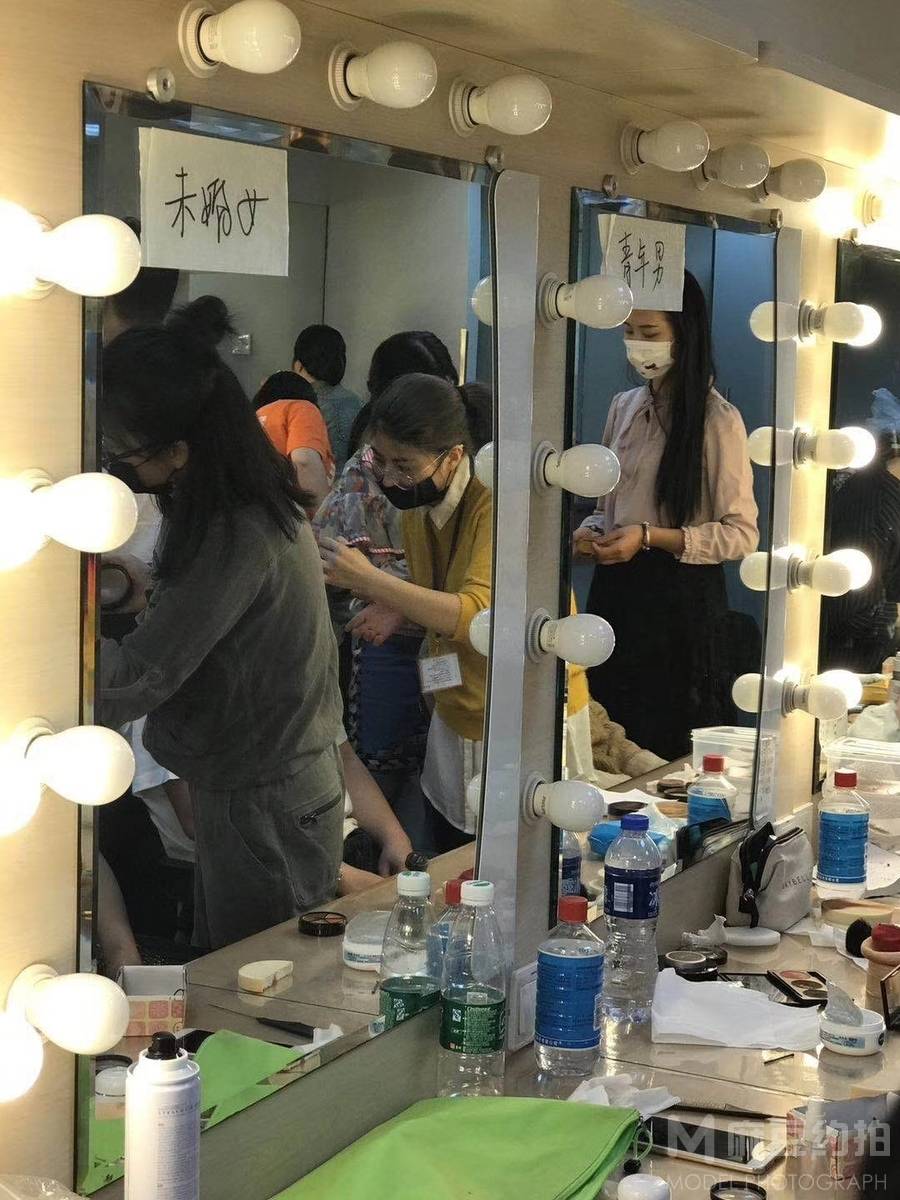 情绪模特