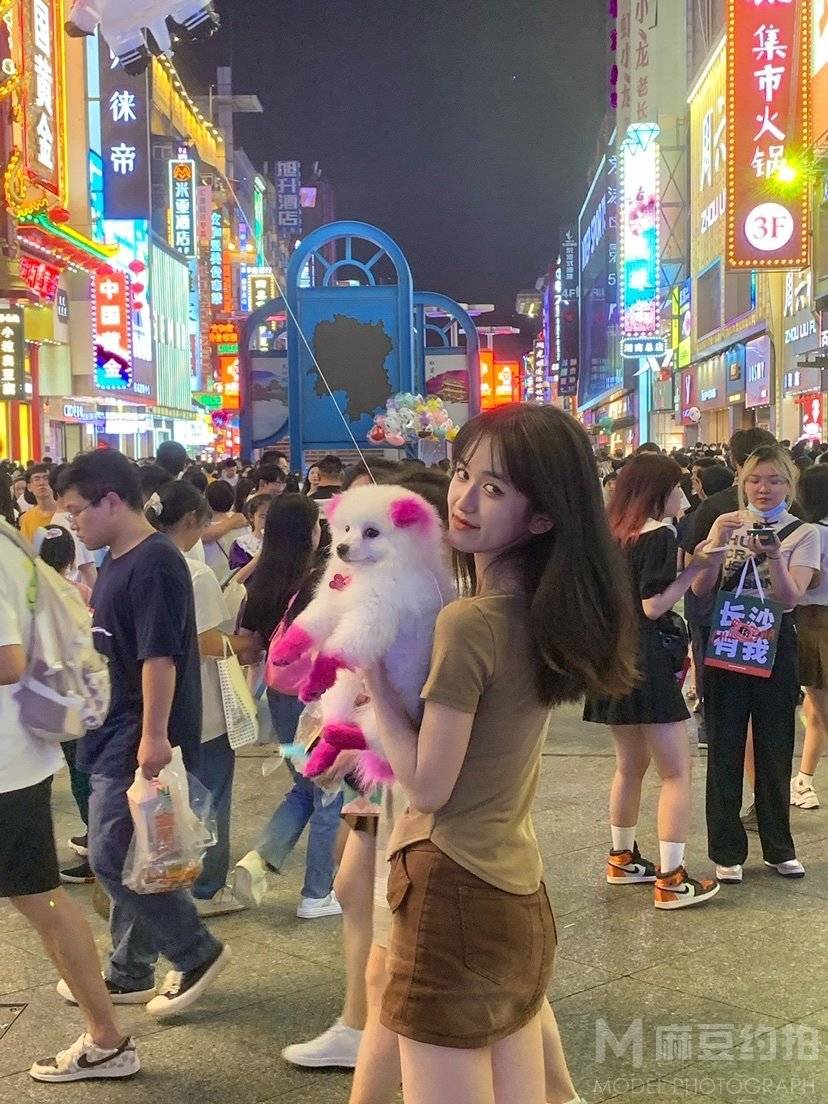 情绪模特