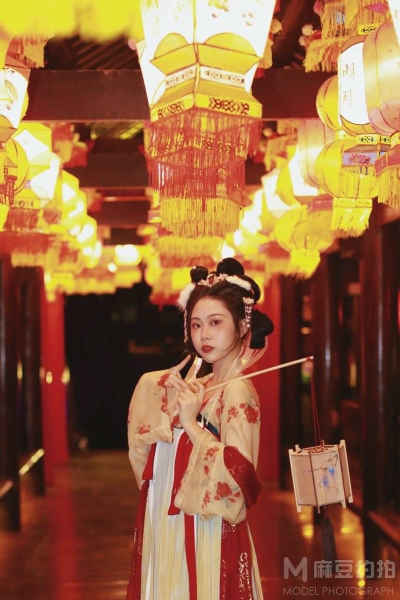 汉服模特