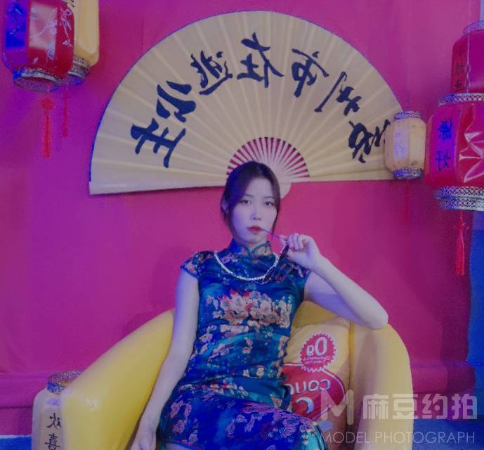 情绪模特