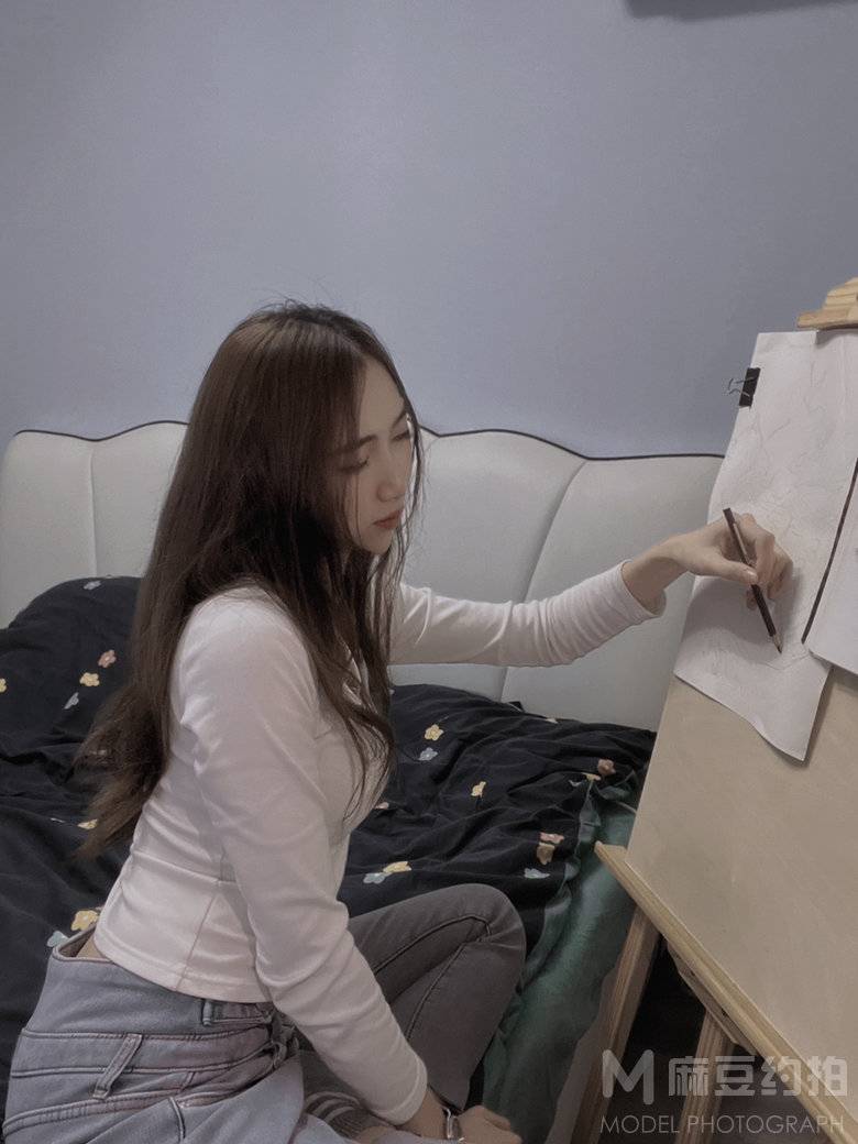 情绪模特