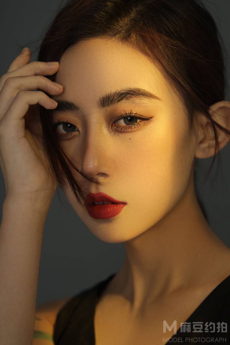 情绪模特
