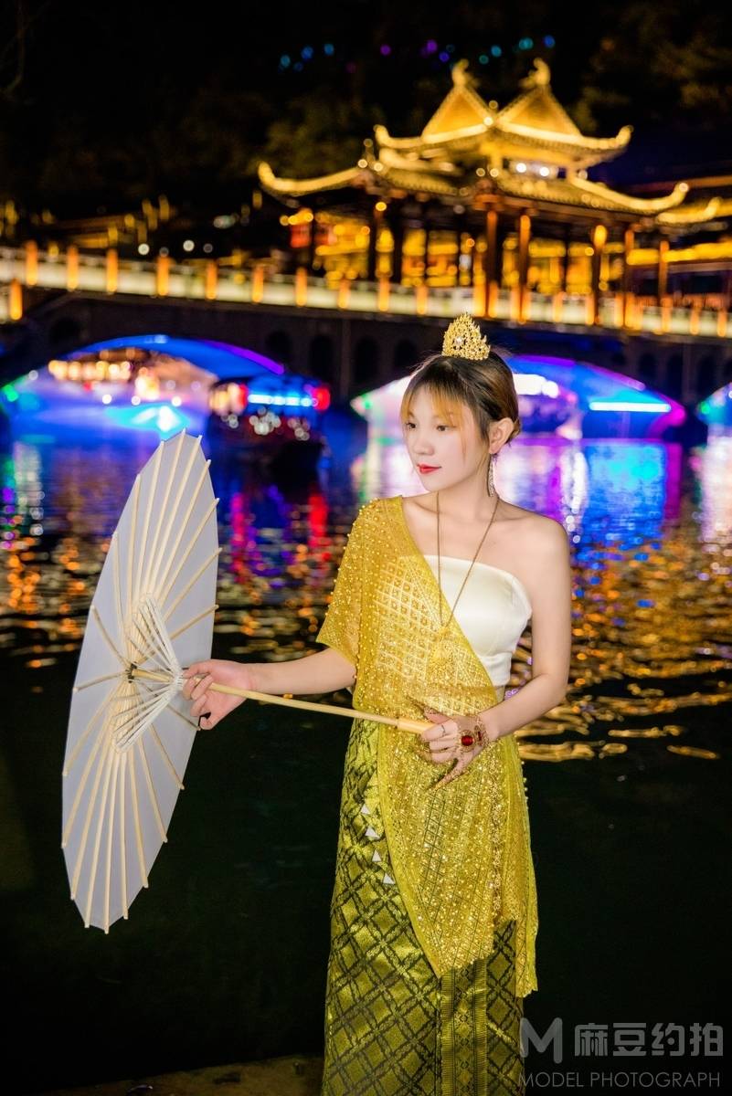 夜景模特