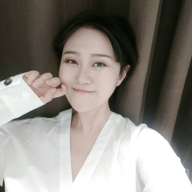 黑白模特