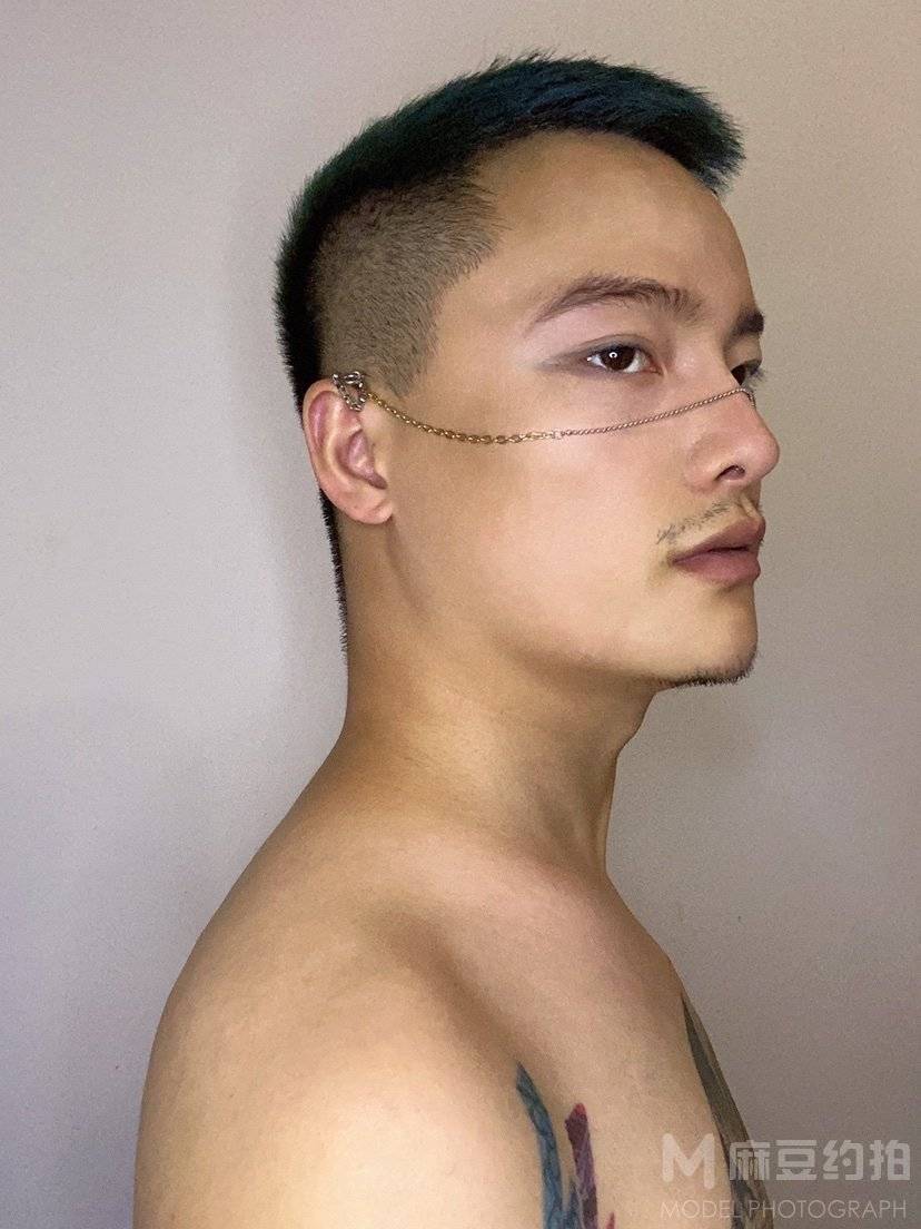 黑白模特