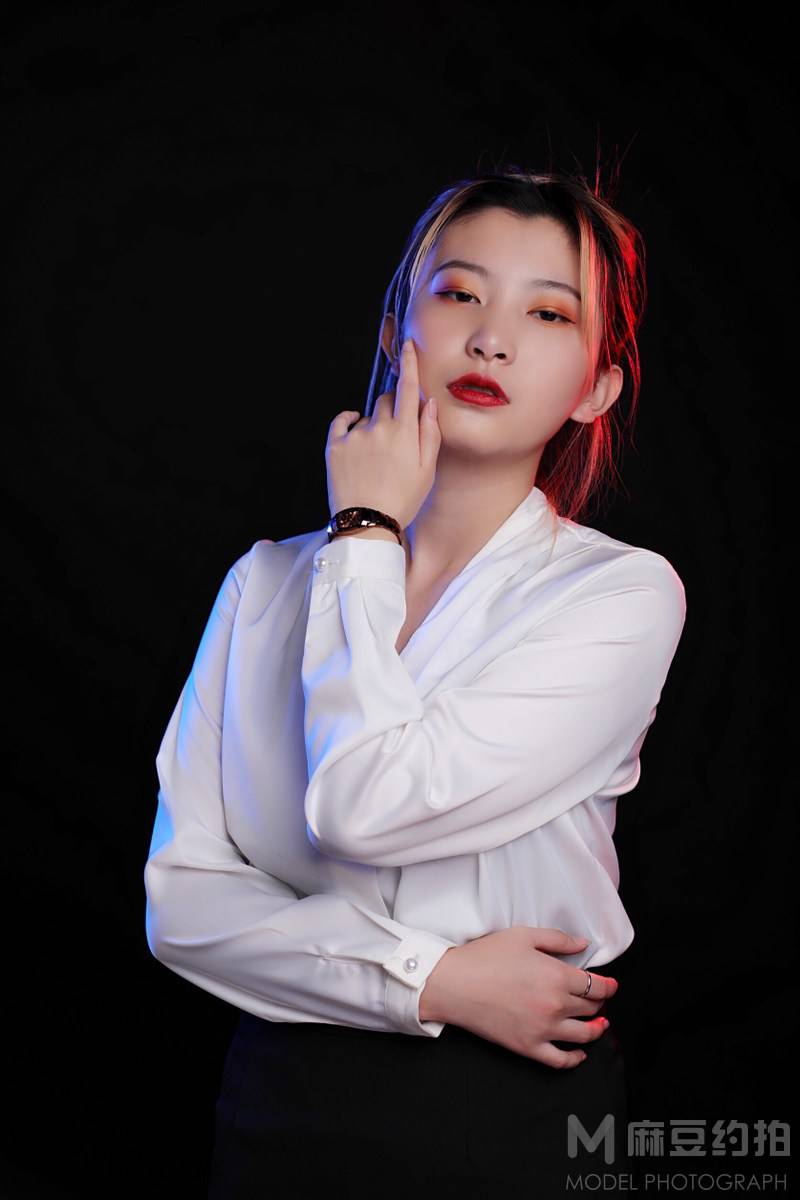 黑白模特