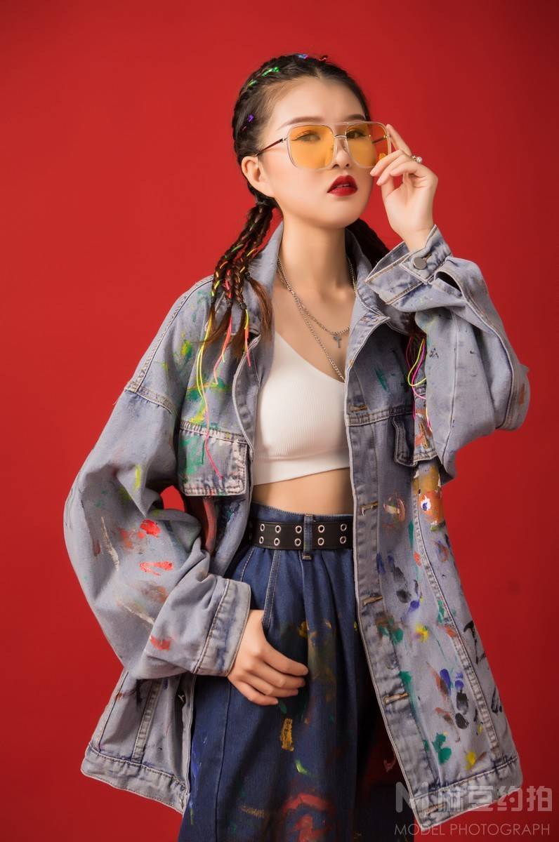 情绪模特