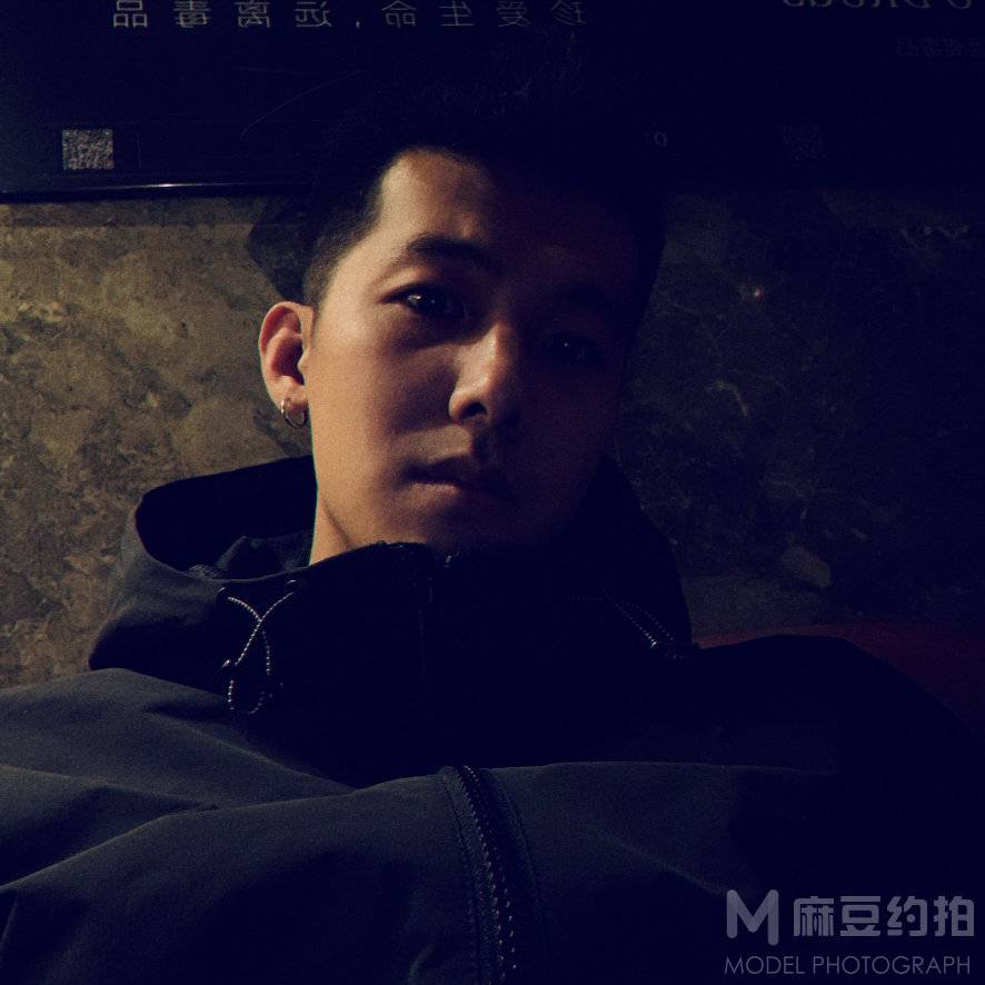黑白模特