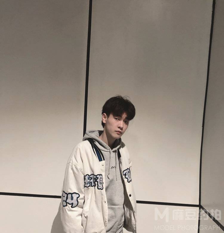 黑白模特