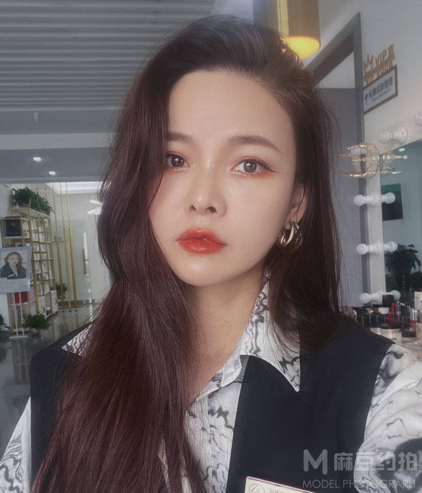 黑白模特