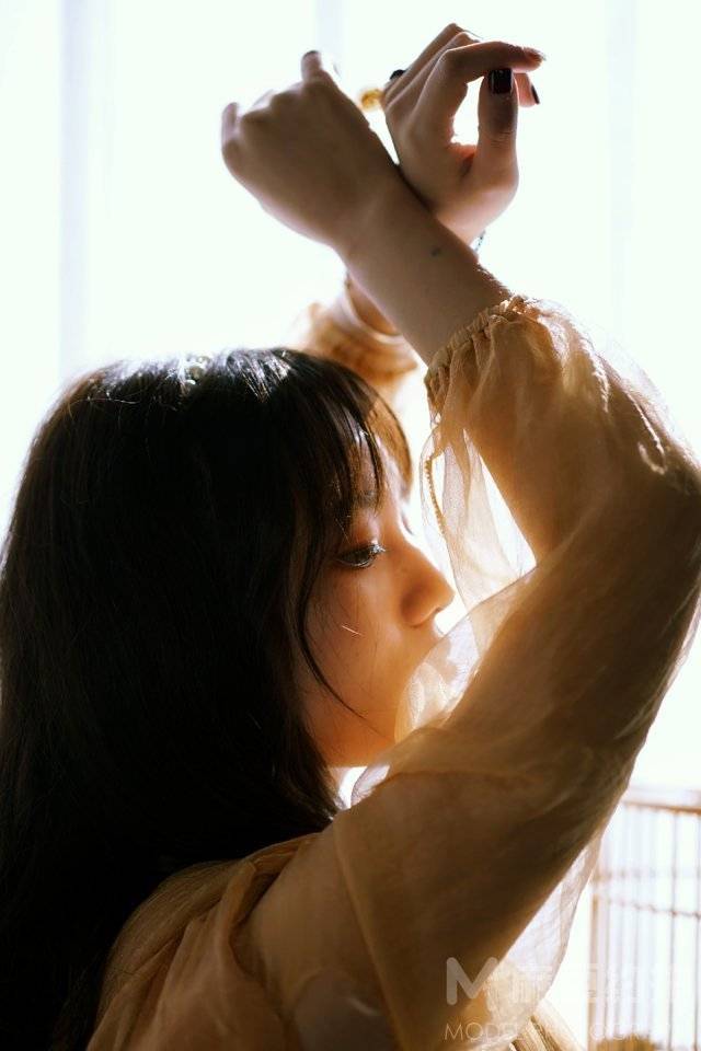 情绪模特