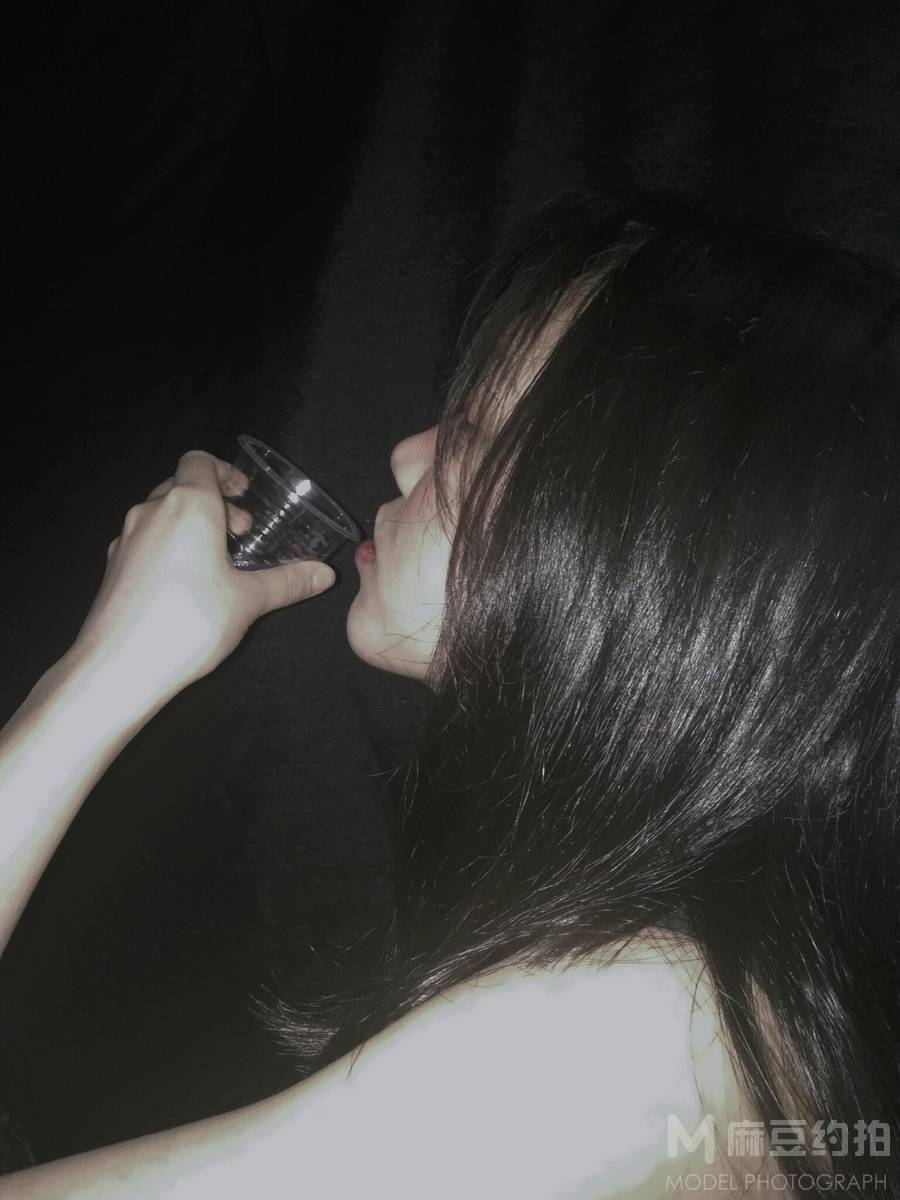 黑白模特