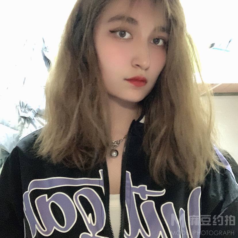 黑白模特