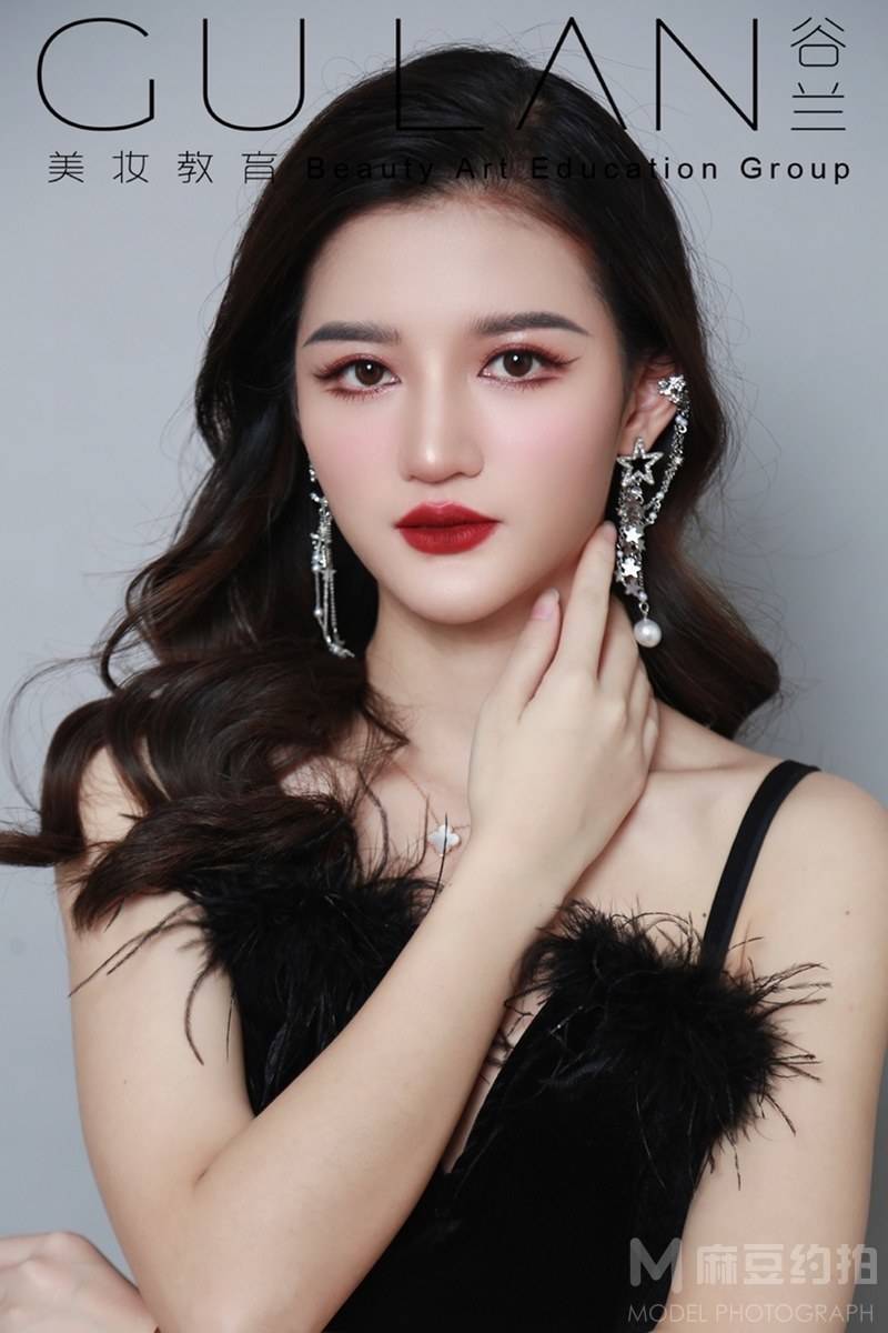 妆容模特