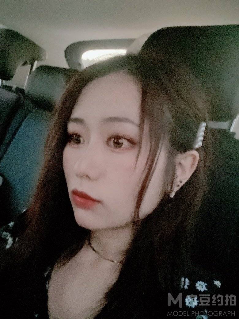 黑白模特