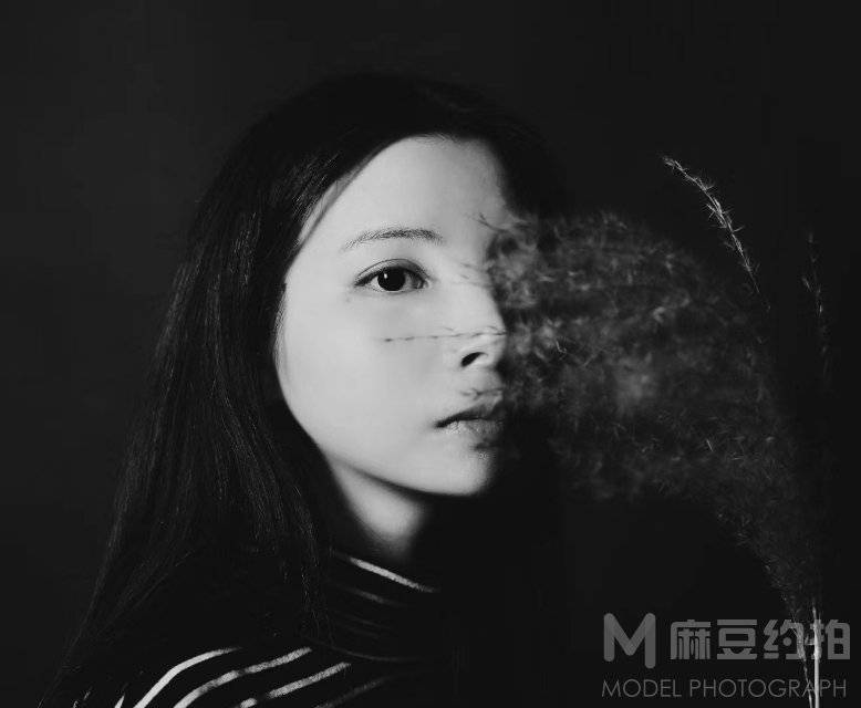 黑白模特