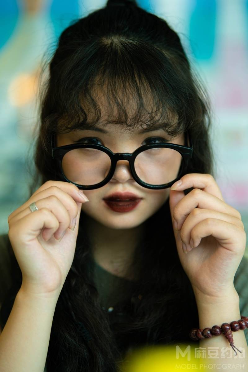 情绪模特