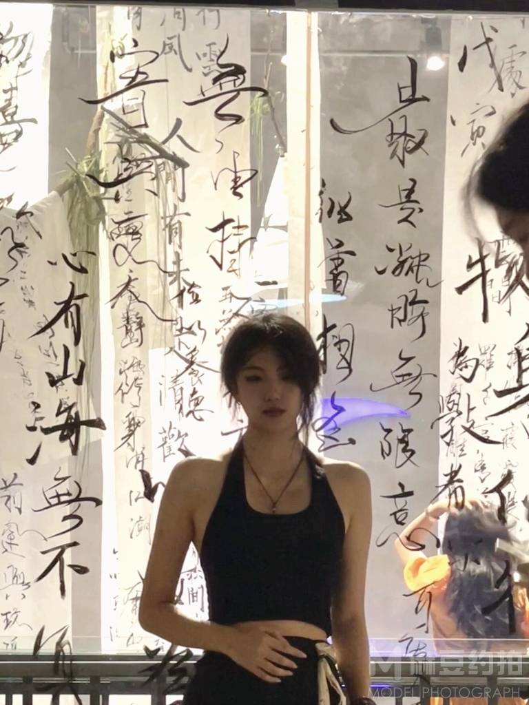 情绪模特