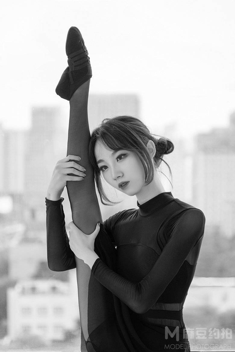 黑白模特