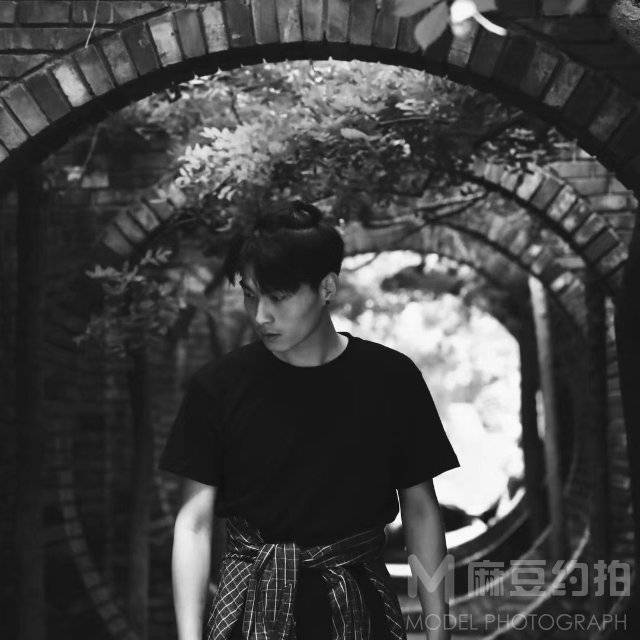 黑白模特